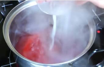 Приготовление манных биточков на сковороде: шаг 6