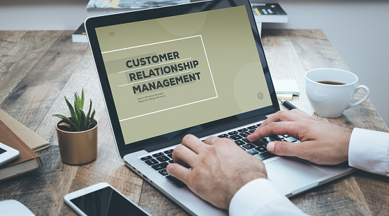 CRM (от англ. Customer Relationship Management, что переводится как “управление отношениями с клиентами”).