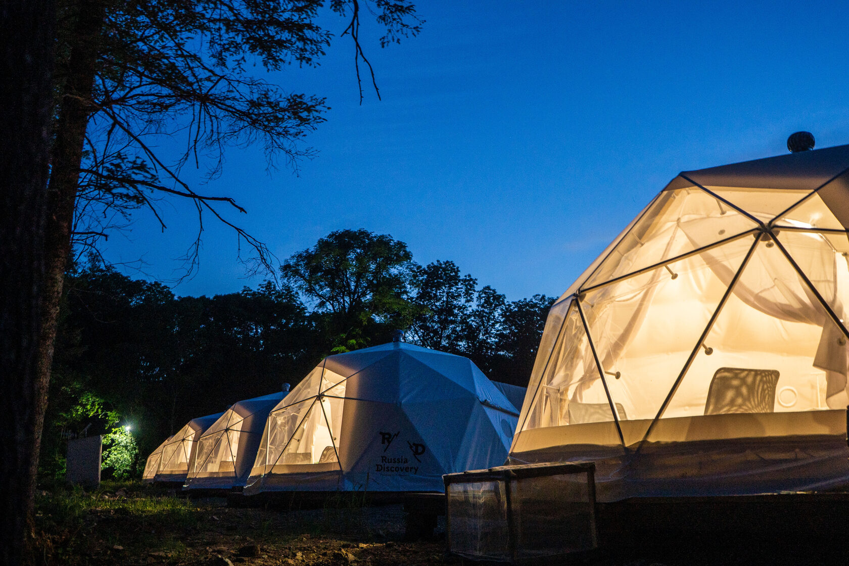 Глэмпинг парк железноводск. Смолькино глэмпинг. Амут эвен глэмпинг. Glamping park hotel хабаровск. Глэмпинг эвен.