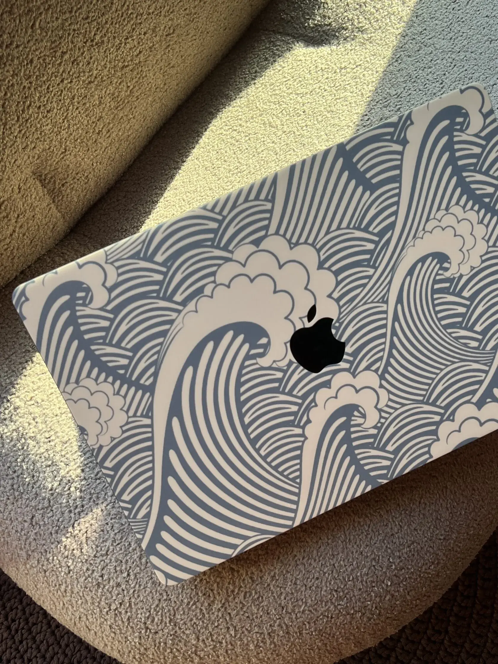 MacBook с покрытием PRO·COVER с принтом волн