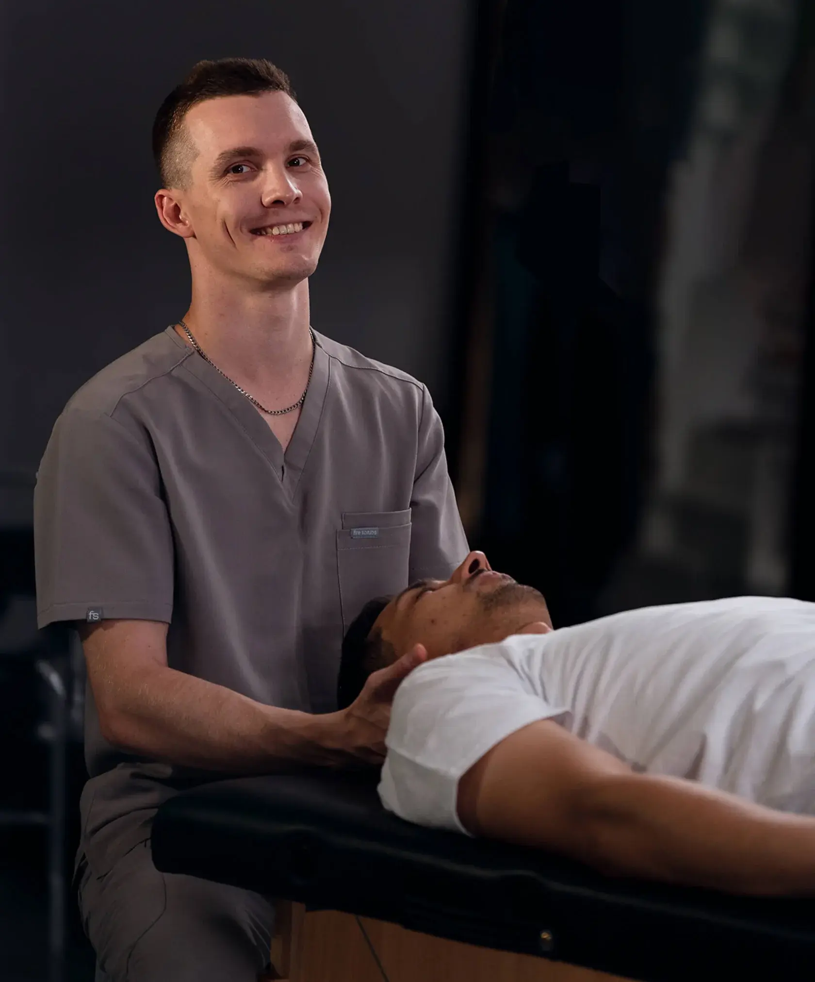 Руслан Каров — невролог-остеопат, мануальный терапевт в Москве