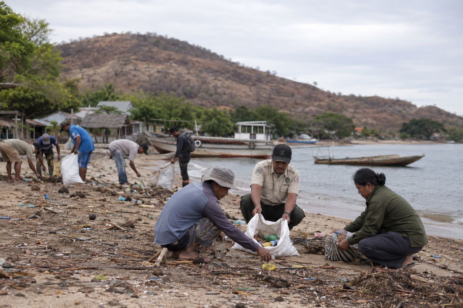 Masyarakat menjaga pesisir Taman Nasional Komodo