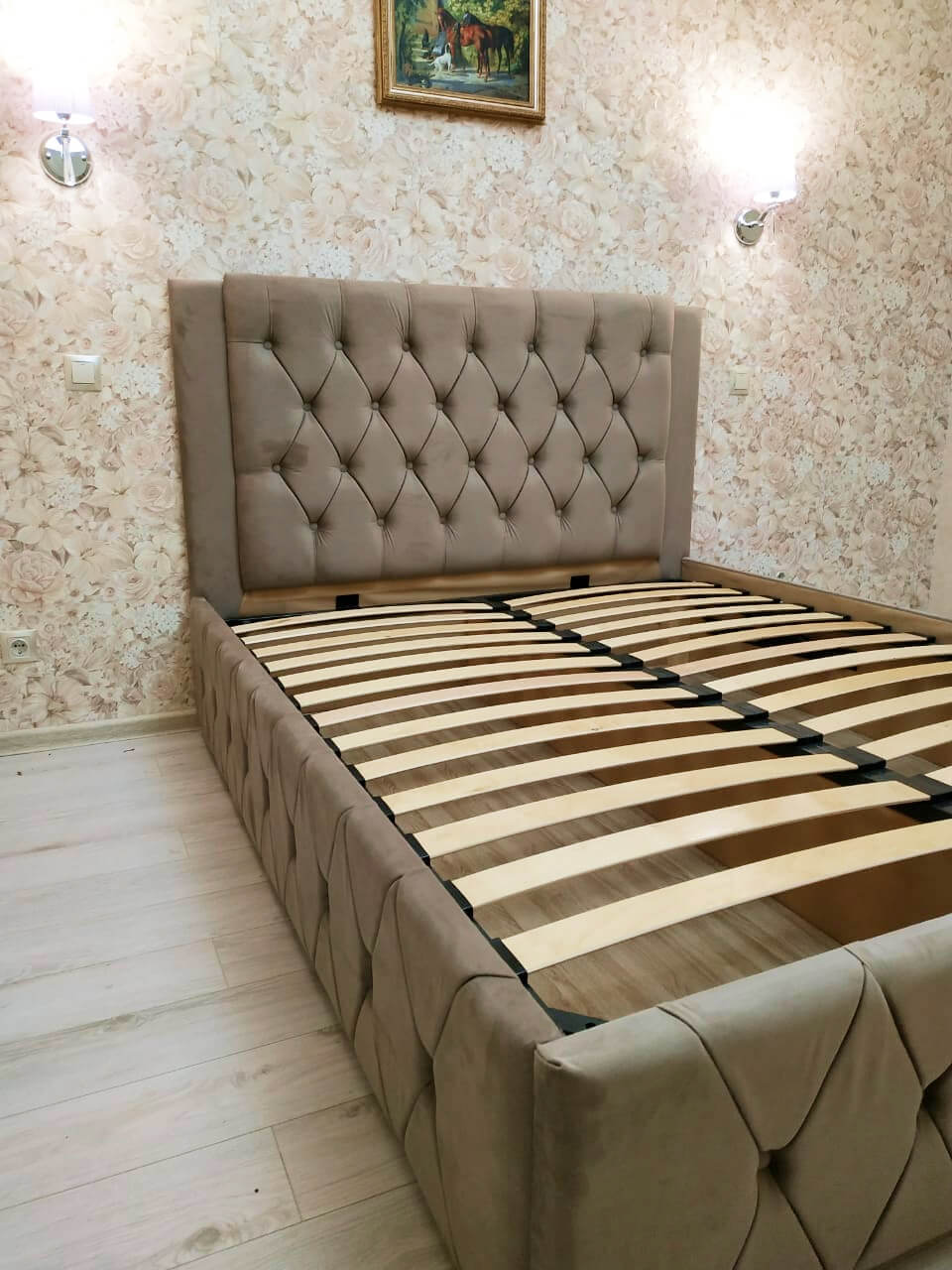 деревянная кровать с каретной стяжкой
