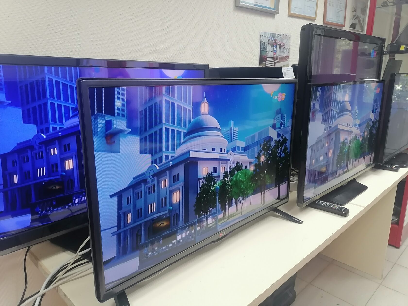 Телевизоры скидка 20. Телевизор Samsung 85 дюймов. Телевизор самсунг QLED 85 дюймов. Телевизор 85 дюймов самсунг 8k. TV 65 дюймов QLED 144hz.