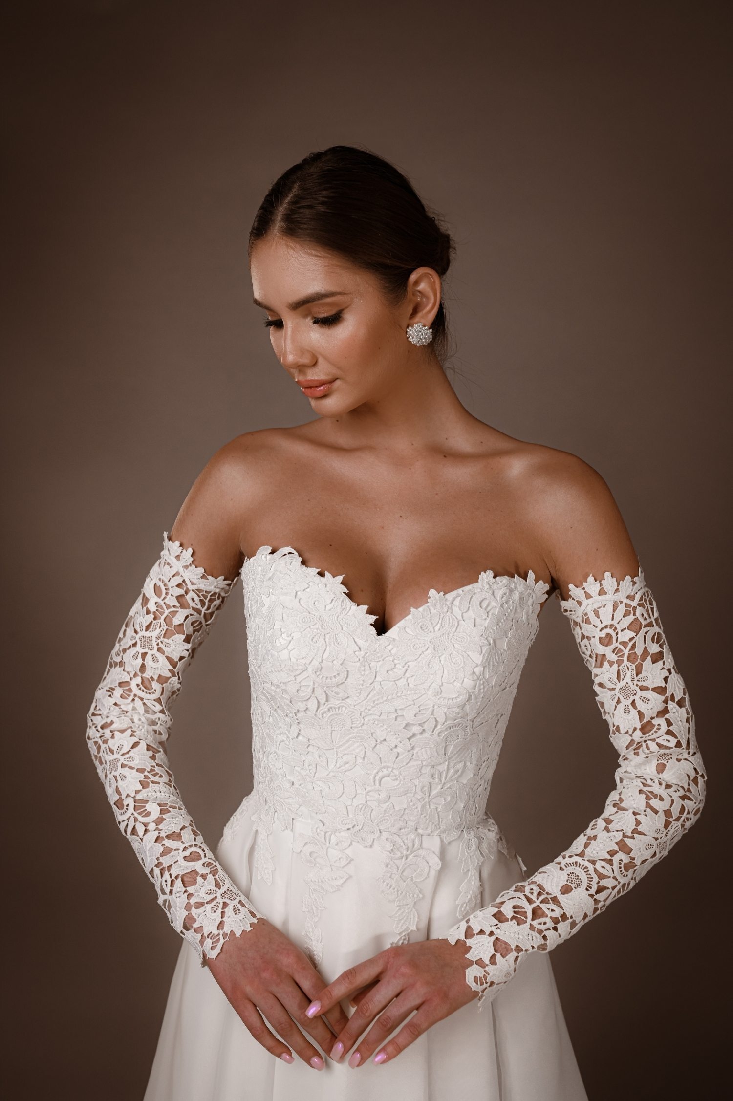 Свадебное платье EMMA с съемными кружевными рукавами