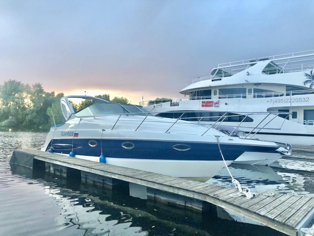 Аренда катера строгино. Azimut 62. Аренда катера строгино. Катер вегас. Катер wellcraft.