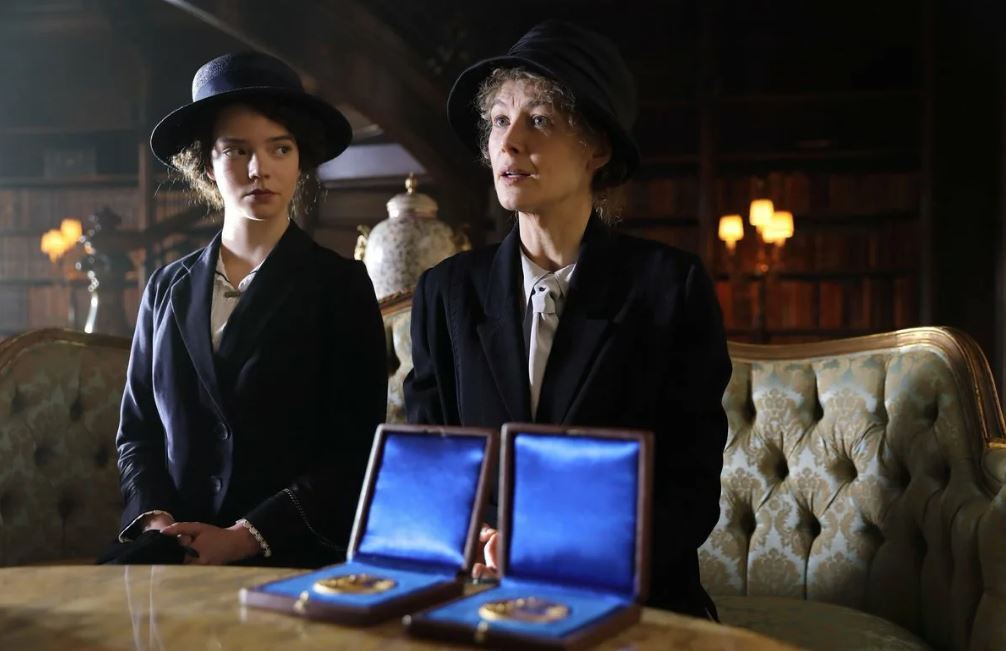 Кадр из фильма о Марии Склодовской-Кюри 2019 года  