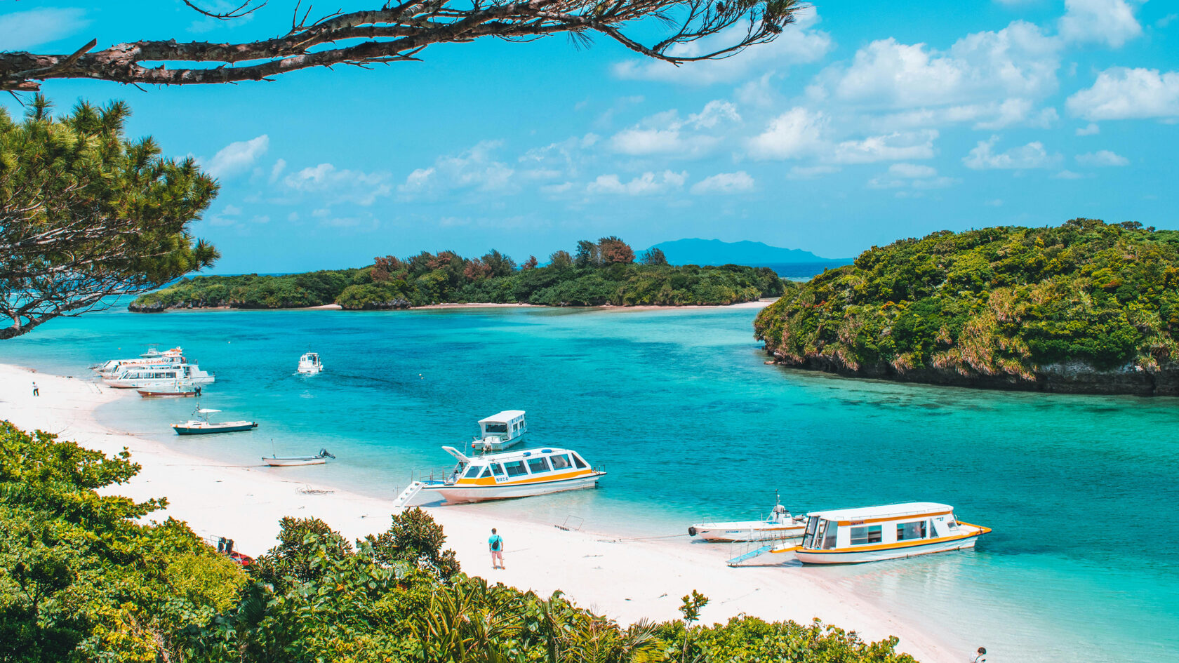 Окинава — островной регион Японии, пляжи и бирюзовое море