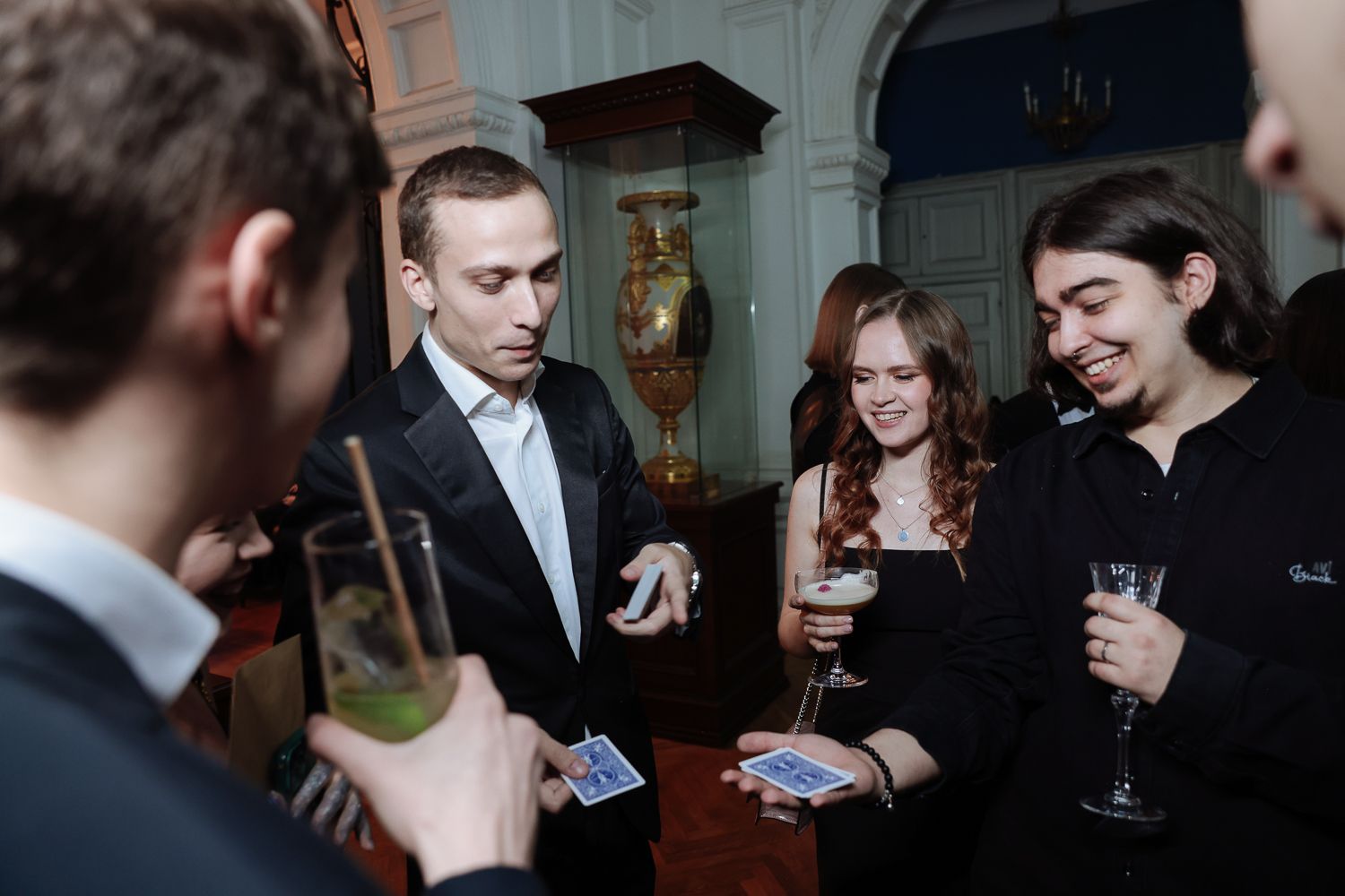 Галерея | Фокусник - иллюзионист на праздник, свадьбу в Москве