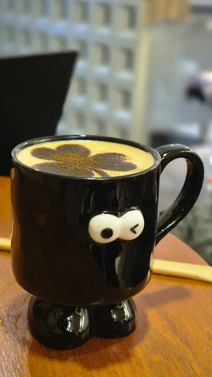 Coffee 13, книги и декор