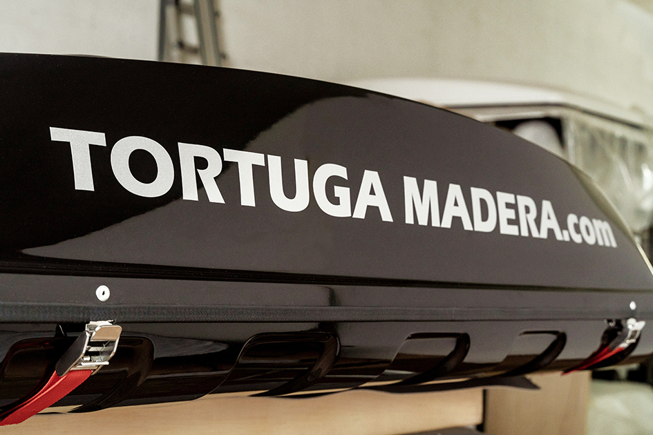 tienda de techo plegada con logo Tortuga Madera