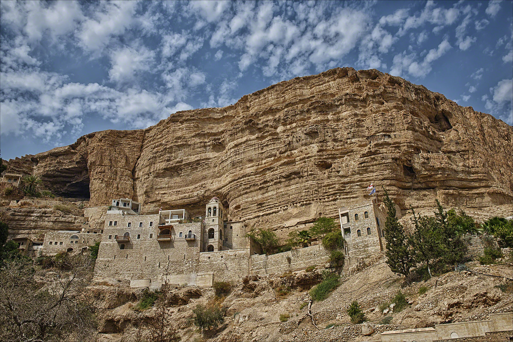 сирийская яковитская церковь. монастырь святого георгия хозевита иерихон. израиля, монастырь святого георгия (вади кельт). гора в ираке с древним монастырем. монастырь георгия хозевита в иудейской пустыне.