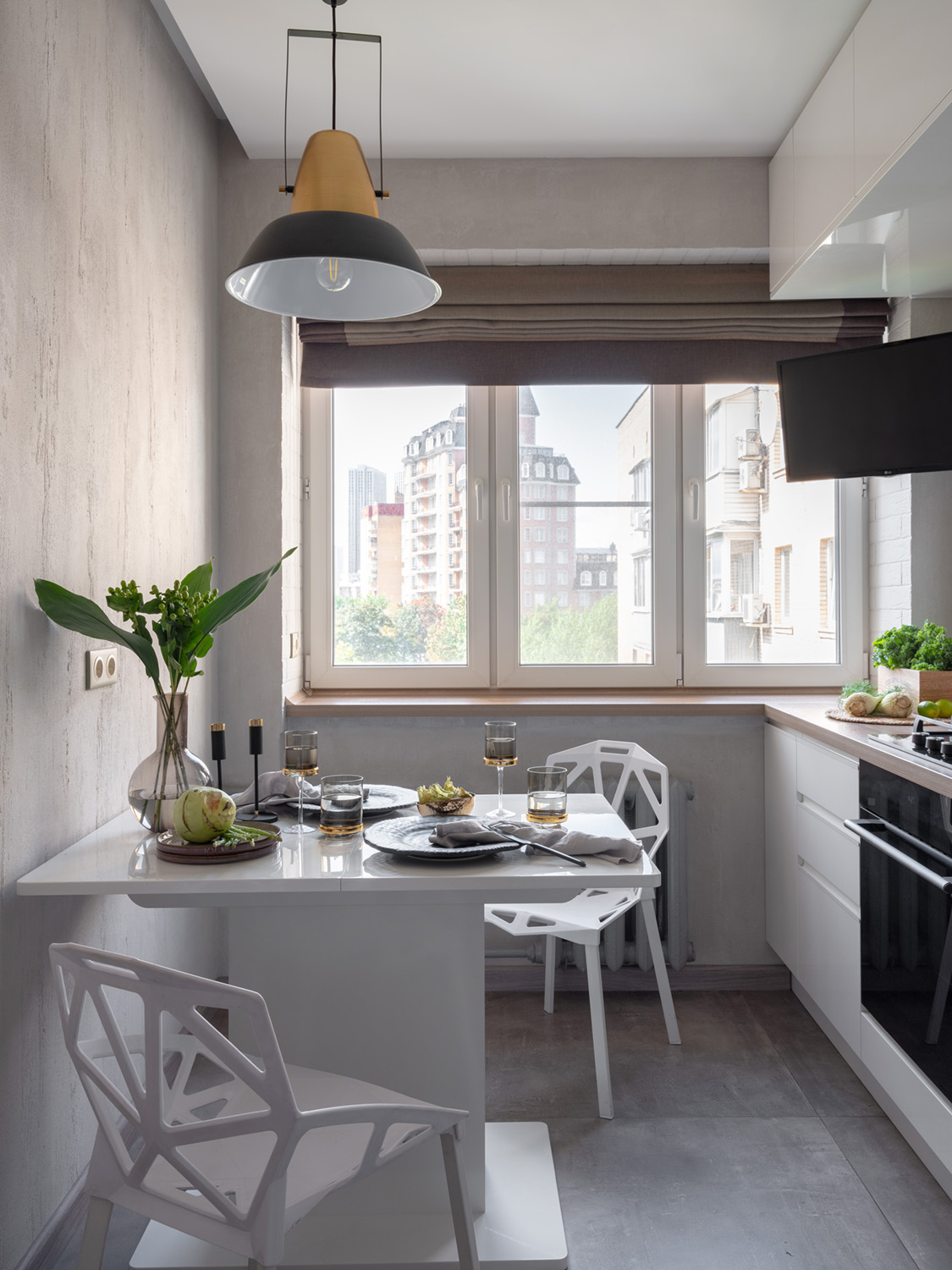 кухня дизайн маленькая 8 кв с холодильником и балконом
