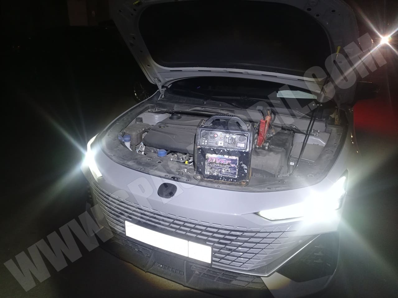 Запустили двигатель автомобиля Changan Uni-V на Богатырском проспекте в Приморском районе СПб