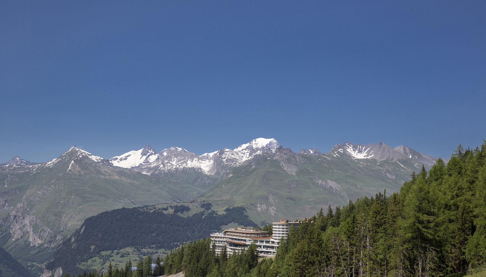 Club Med Les Arcs Panorama летом