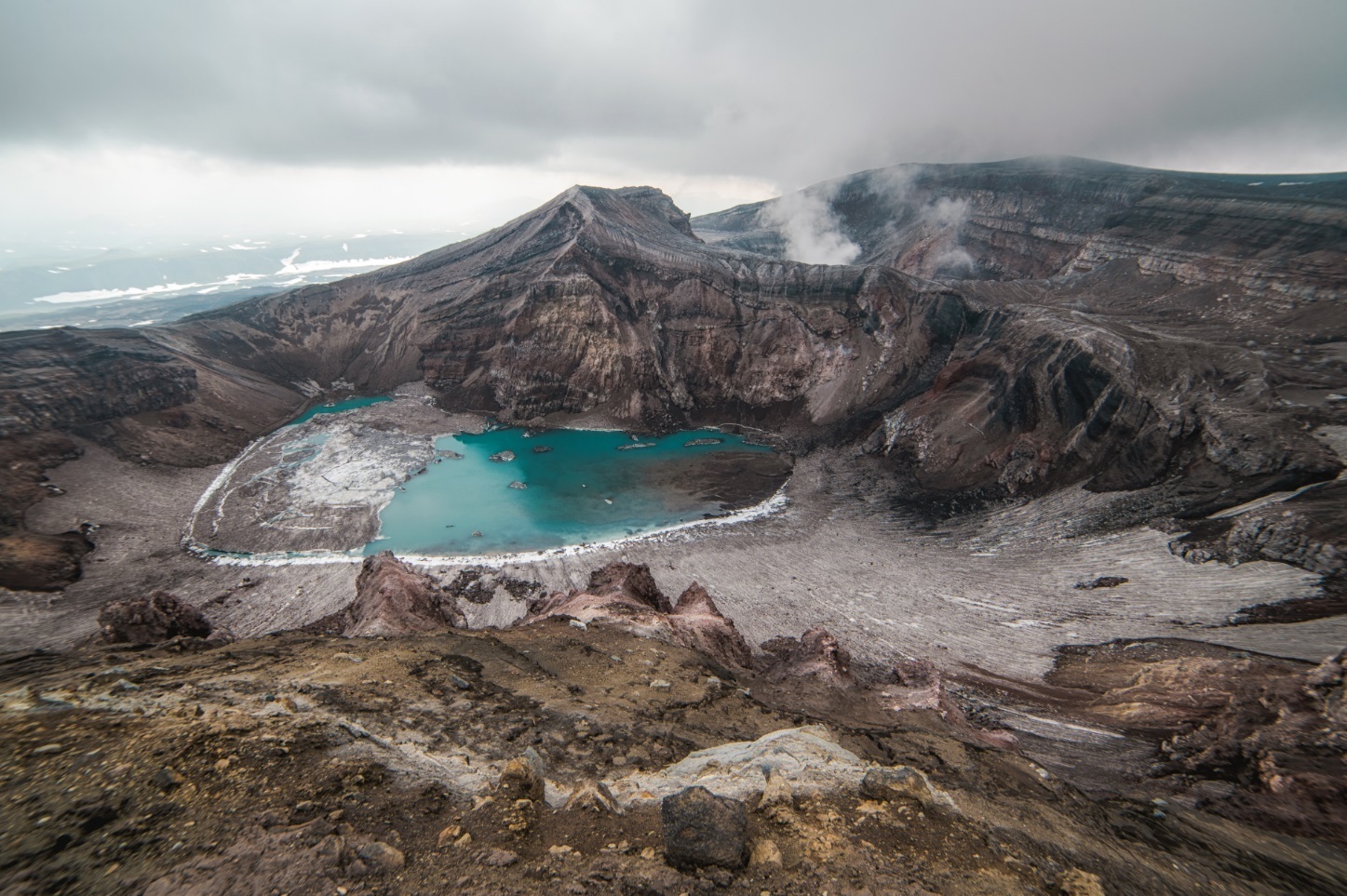 Озеро в вулкане камчатки