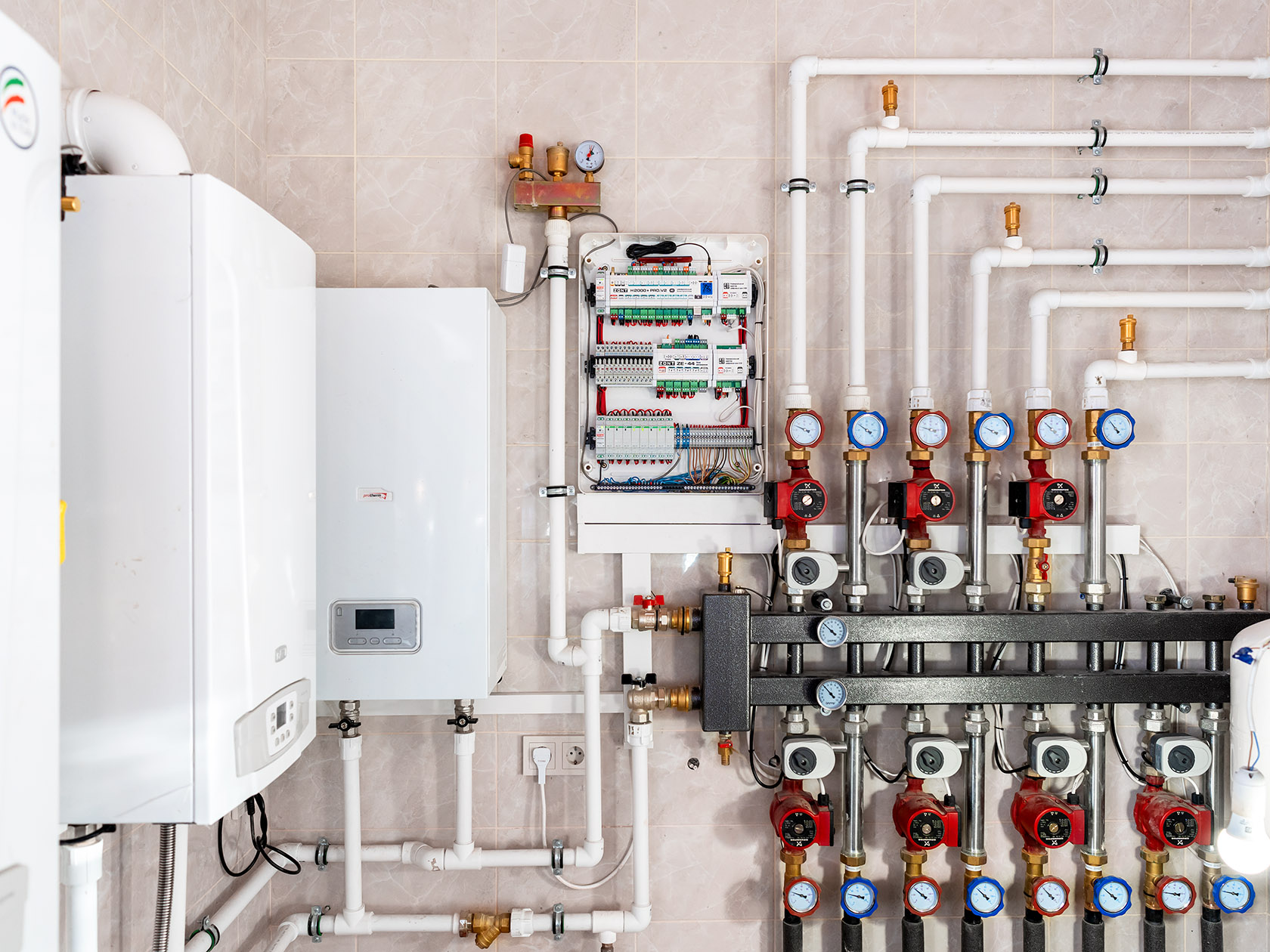 Система Zont H2000 pro v2 с блоком расширения ZE44 установленная в Московской области