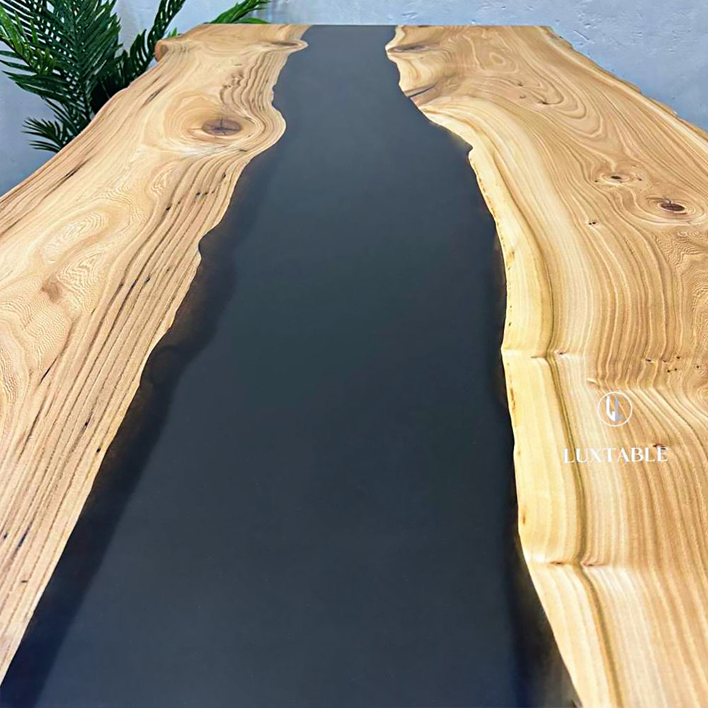 Epoxidharz Tische Alagoas aus europäischem Nussbaum und hellblauem Epoxidharz mit Metallic Effekt