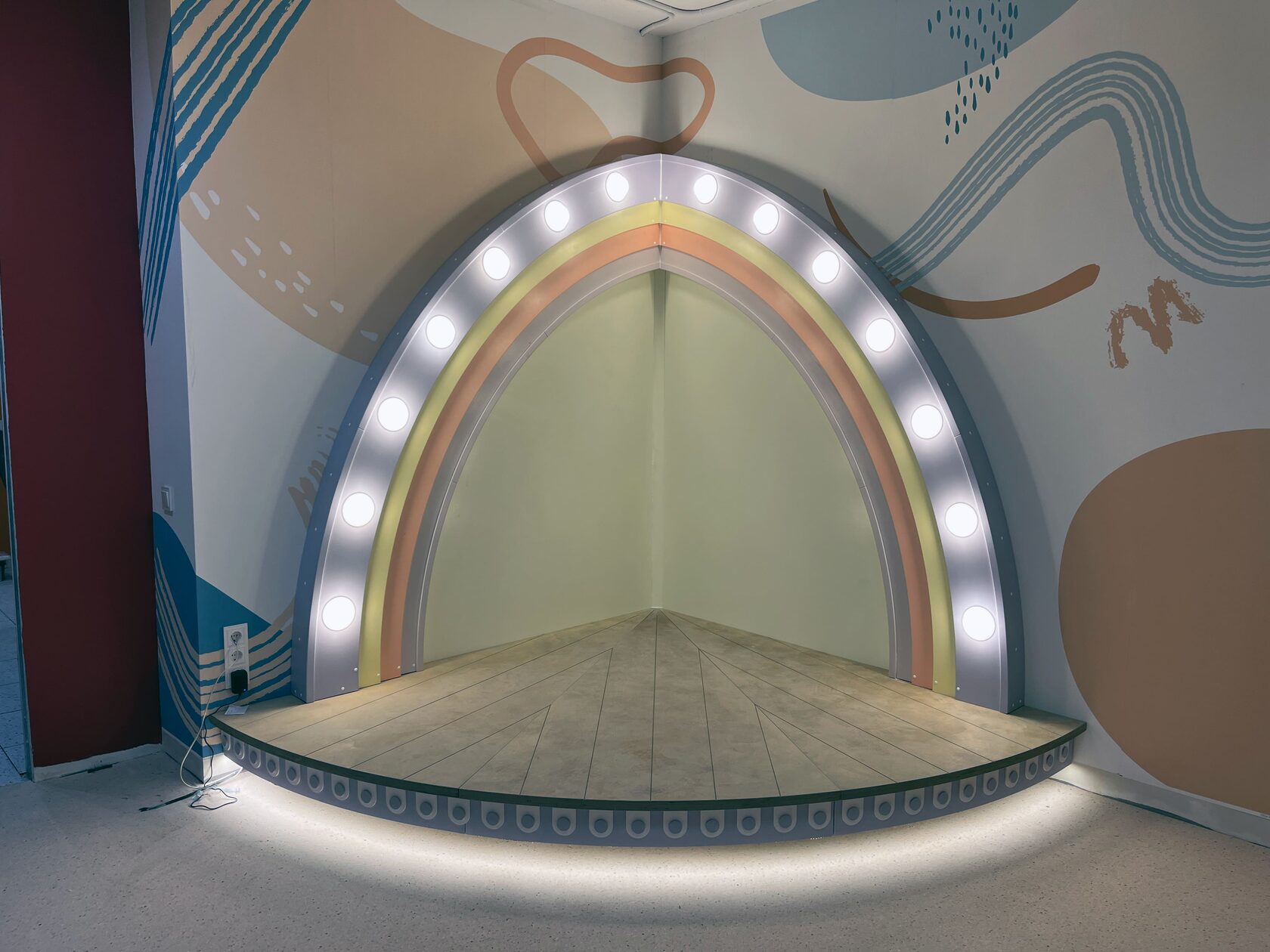 Детский игровой домик в игровом лофте