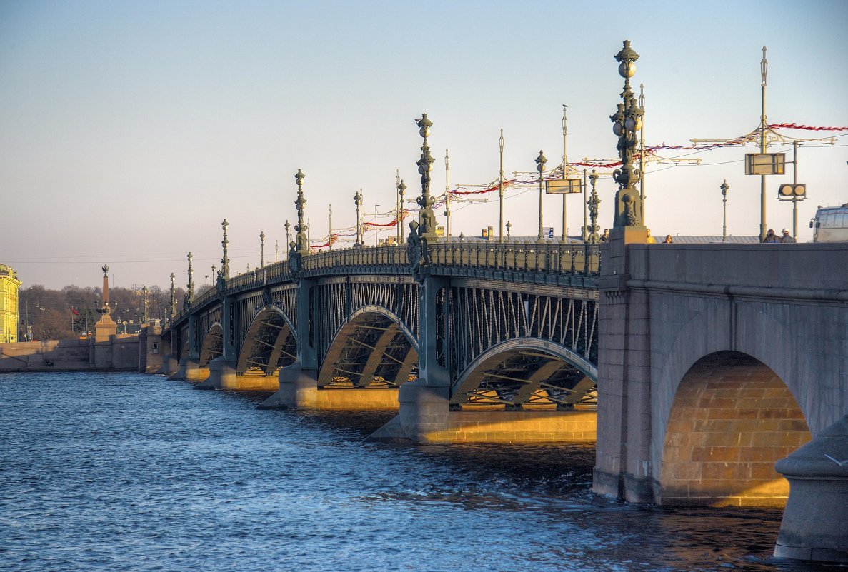 Разный петербург. Кировский мост в Санкт-Петербурге.