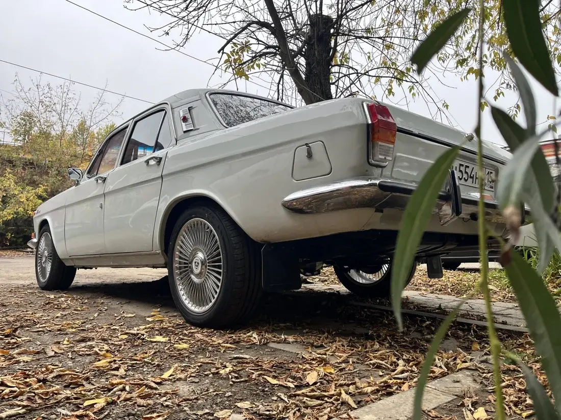 Рестомод «Волга» ГАЗ-24 · общий вид автомобиля из архива MAIN GARAGE