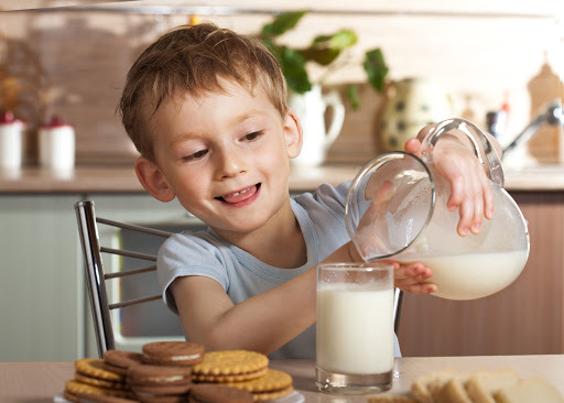 Стоит ли кипятить козье молоко: польза и вред термообработки