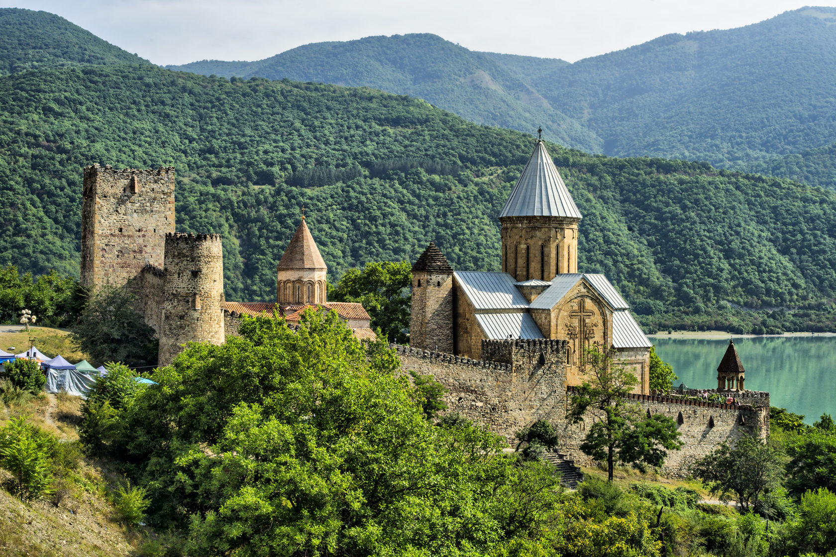 Виды грузи. Ананури Грузия. Замок Ананури. Ананури Тбилиси. Монастырь Ананури.