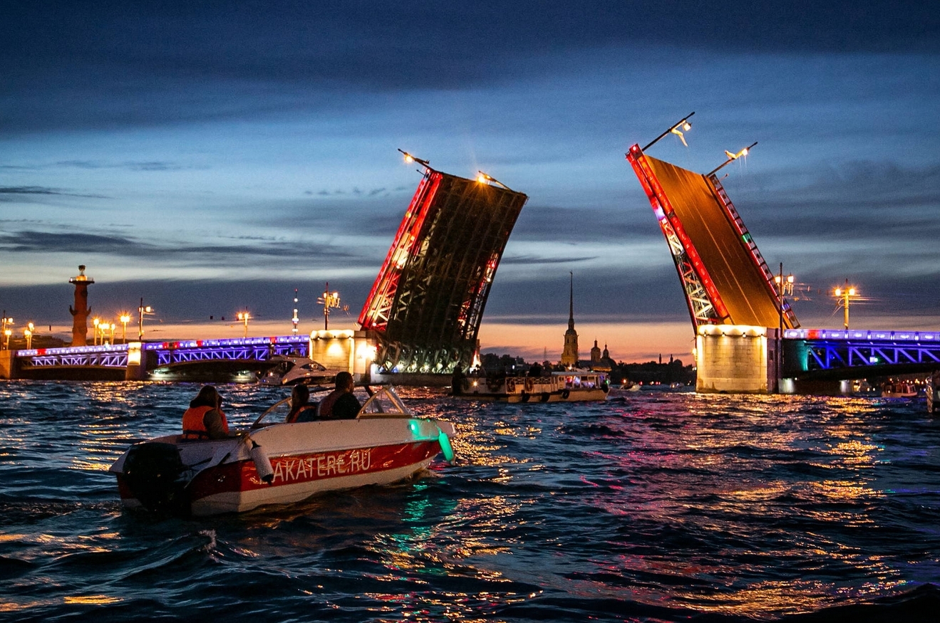 Ночные экскурсии на разводные мосты в Санкт-Петербурге