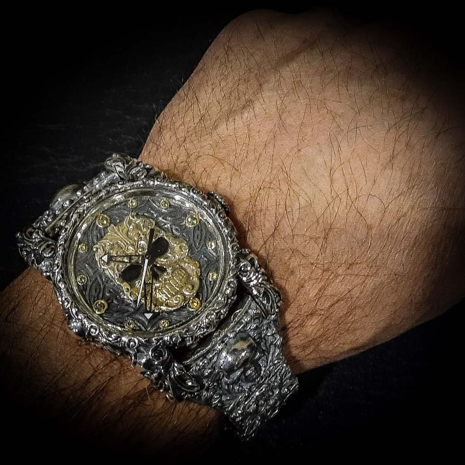 мужские часы из серебра, серебряные часы, массивные часы.