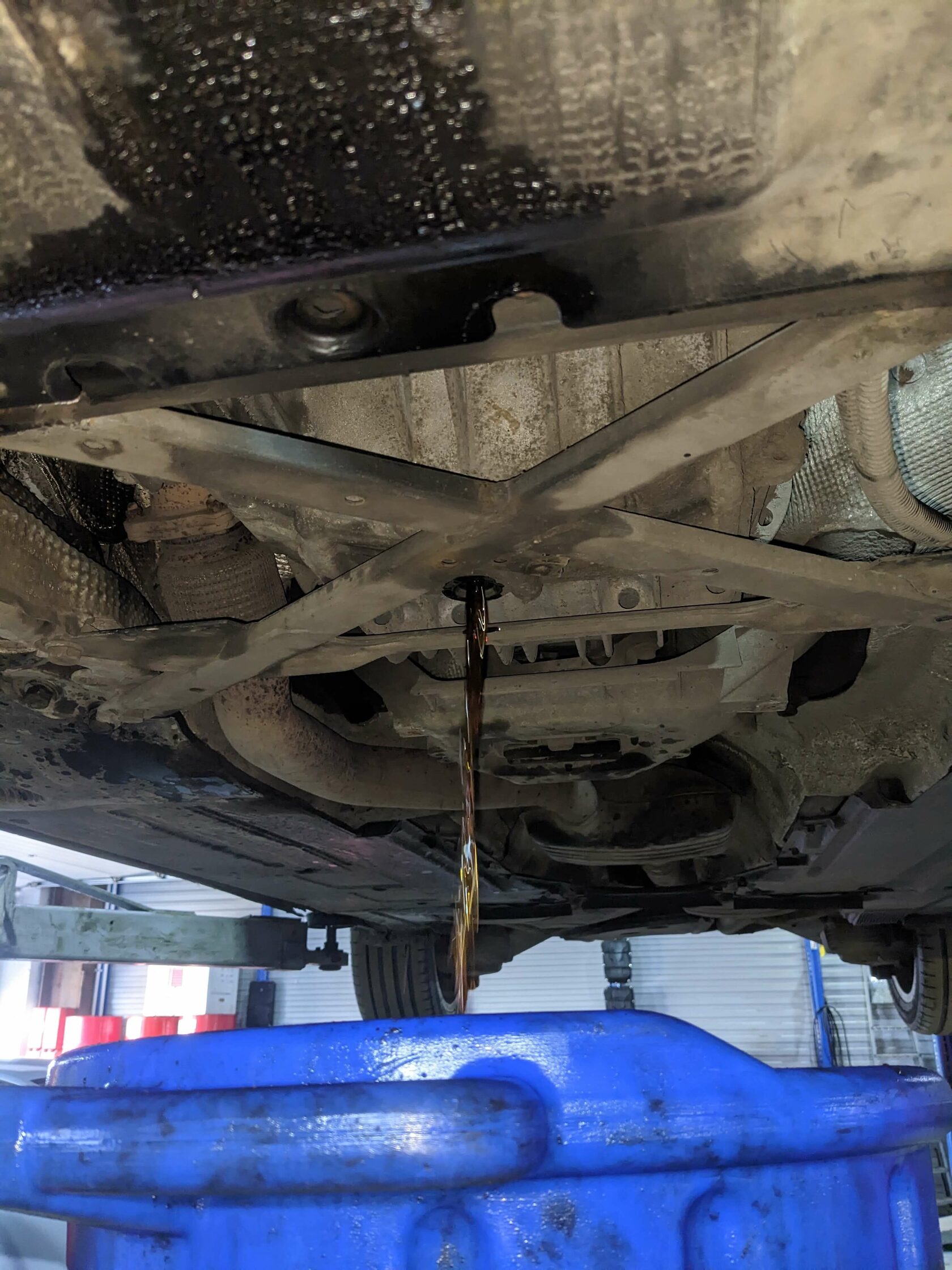 Слив старого масла из вариатора 0AW