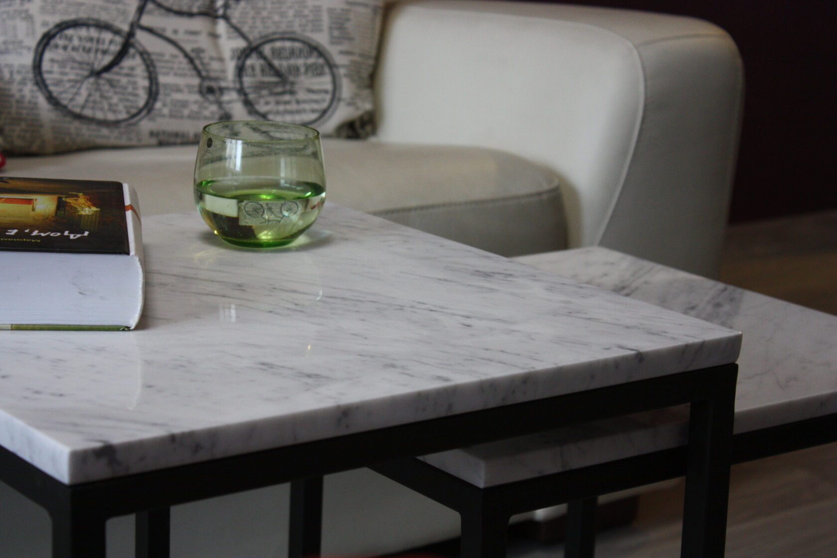Журнальный столик из мрамора Bianco Carraca 20мм. Стоимость материала - 1368руб., изготовления - 1950руб.