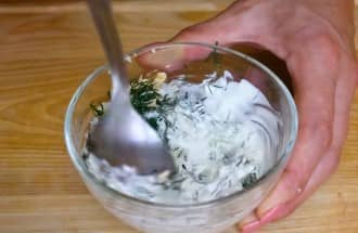 Приготовление рулета из лаваша с крабовыми палочками: шаг 7