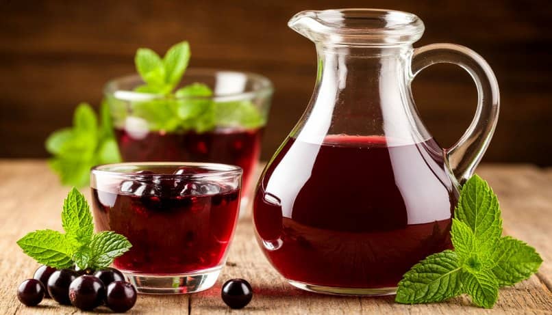 Настойка из чёрной смородины на водке с мятой 