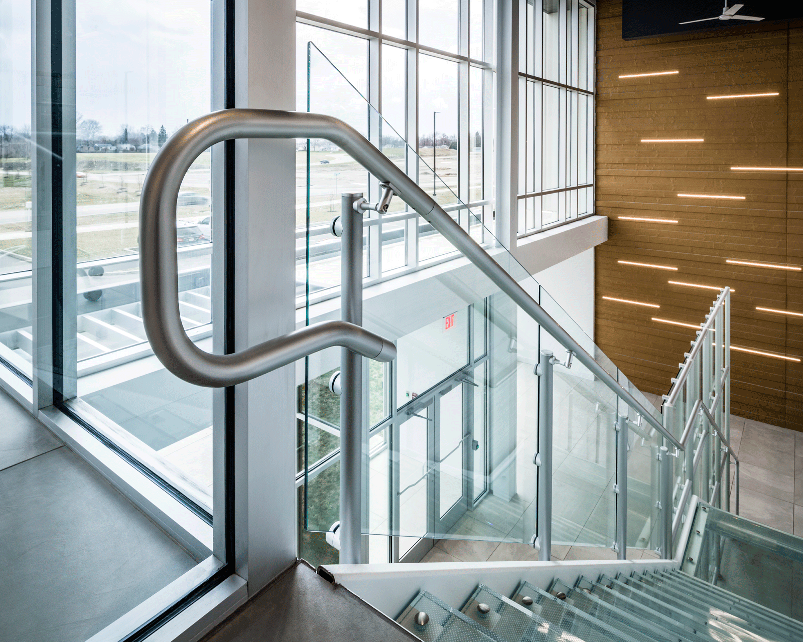 Алюминиевые перила для лестниц в частном доме