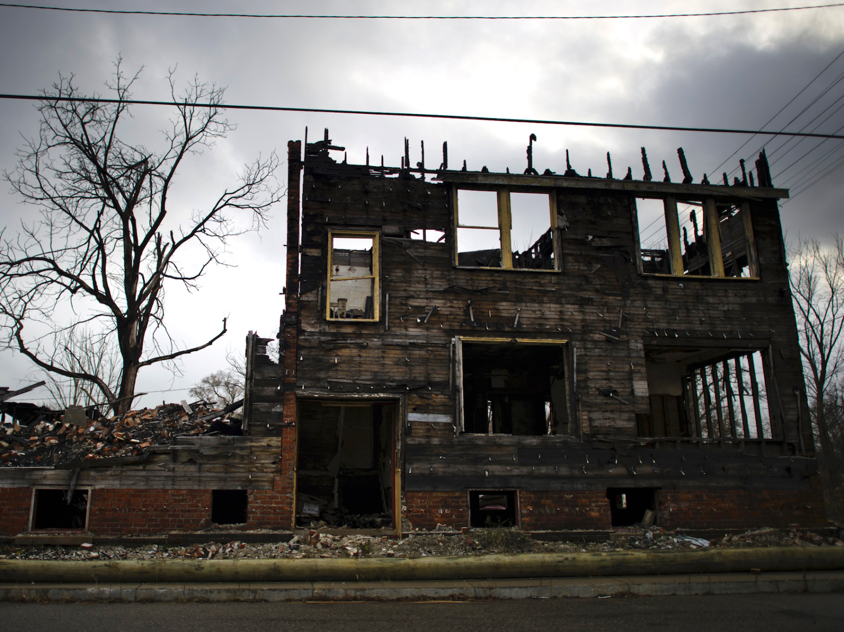 Разрушенные здания в Детройте. Детройт США заброшенный город. Детройт разрушенный город. Старый разрушенный дом