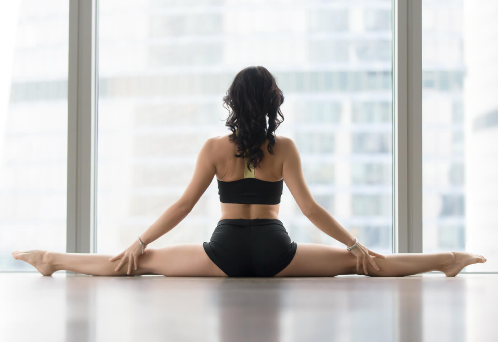 Йога для растяжки всего тела. Как сесть на шпагат в домашних условиях ...