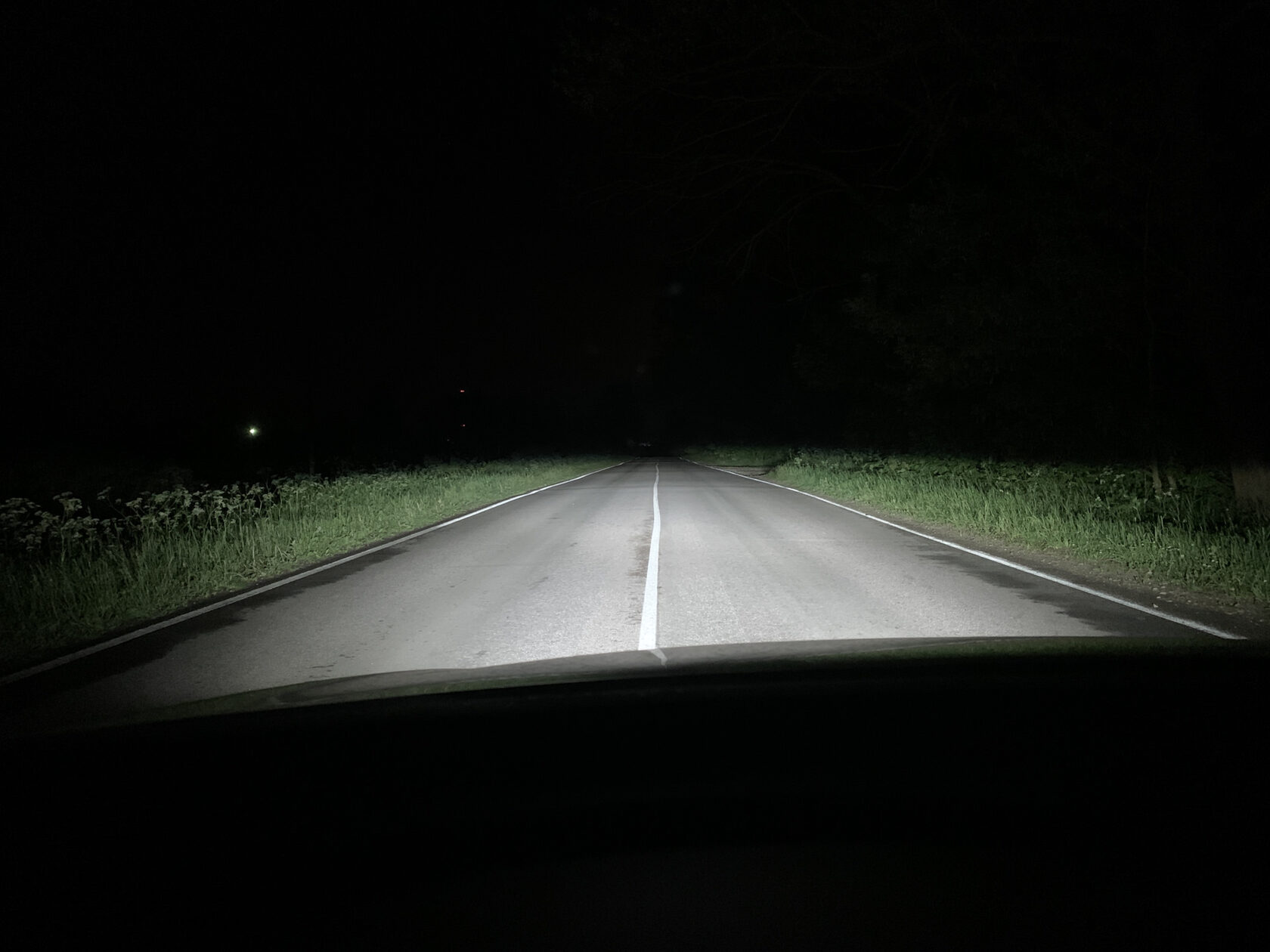 Ночной свет автомобиля
