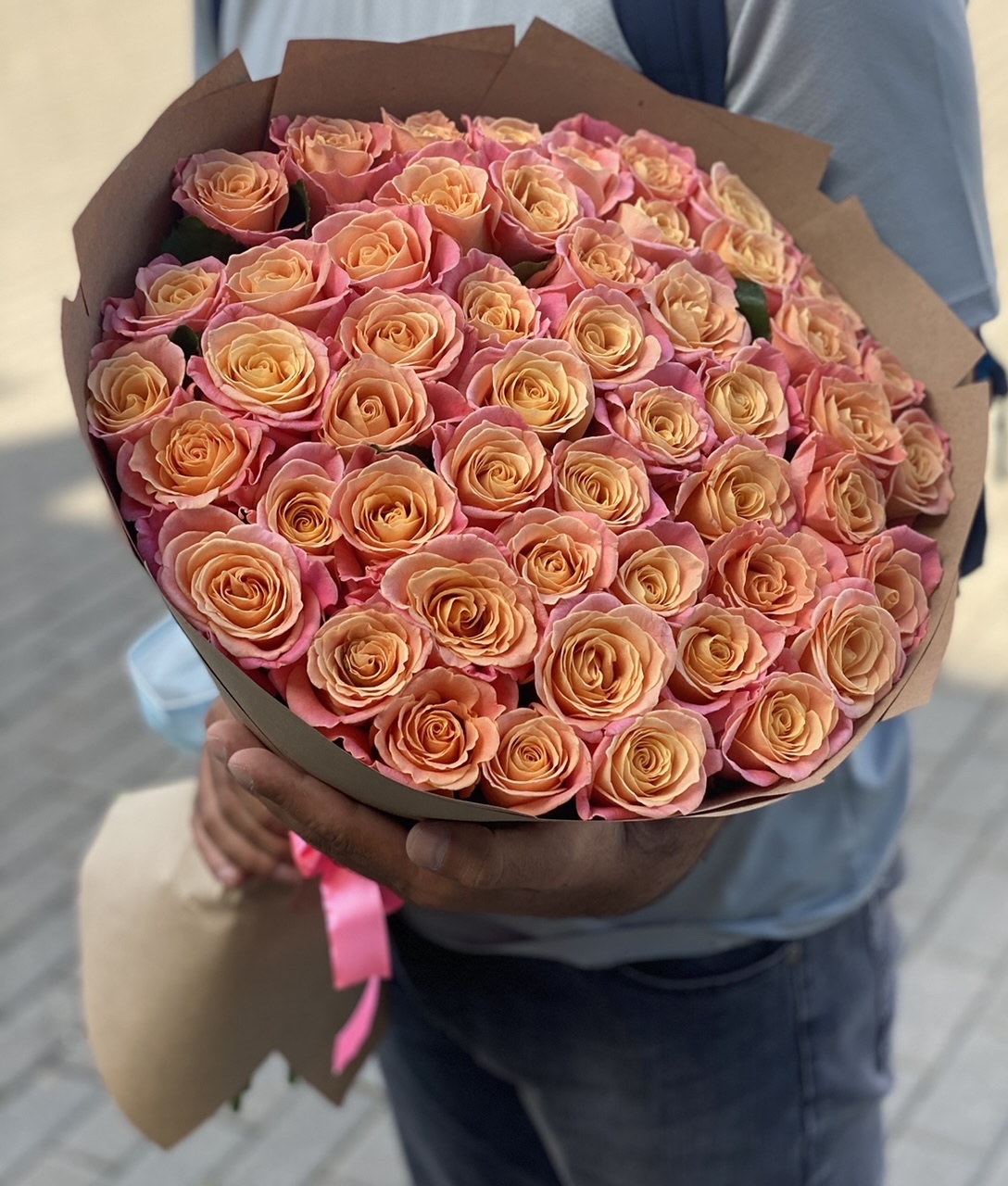 Букет персиковых роз