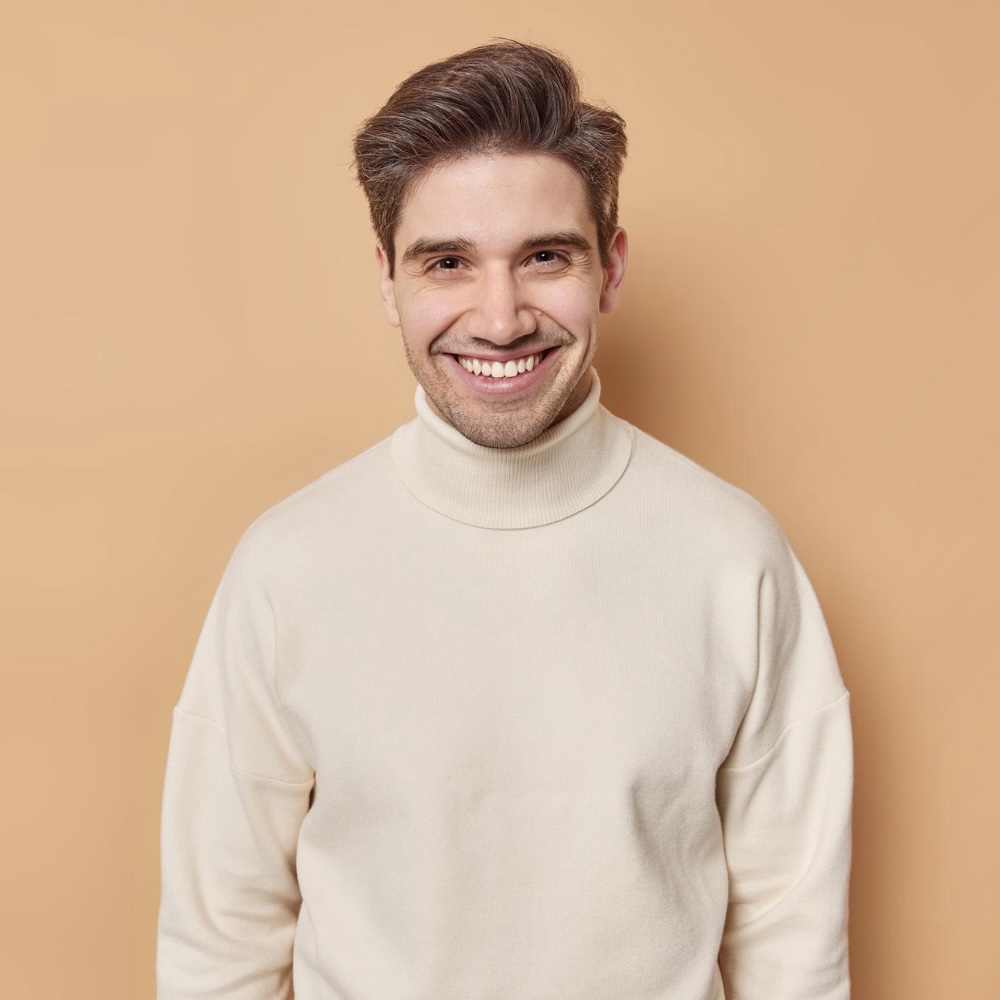 https://ru.freepik.com/free-photo/portrait-handsome-man-with-dark-hairstyle-bristle-and-toothy-smile-dressed-in-white-sweatshirt-feels-very-glad-poses-indoor-pleased-european-guy-being-in-good-mood-smiles-positively-emotions-concept_26956215.htm