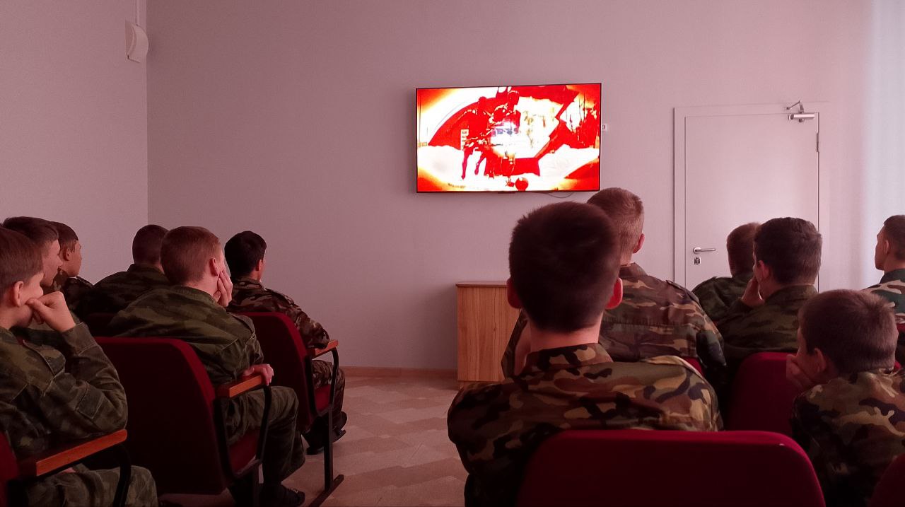 Патриотические открытки на 23 февраля. Российские патриоты. Рисунок на патриотическую тему. День защитника отечества фон. Патриотические открытки на 23 февраля.