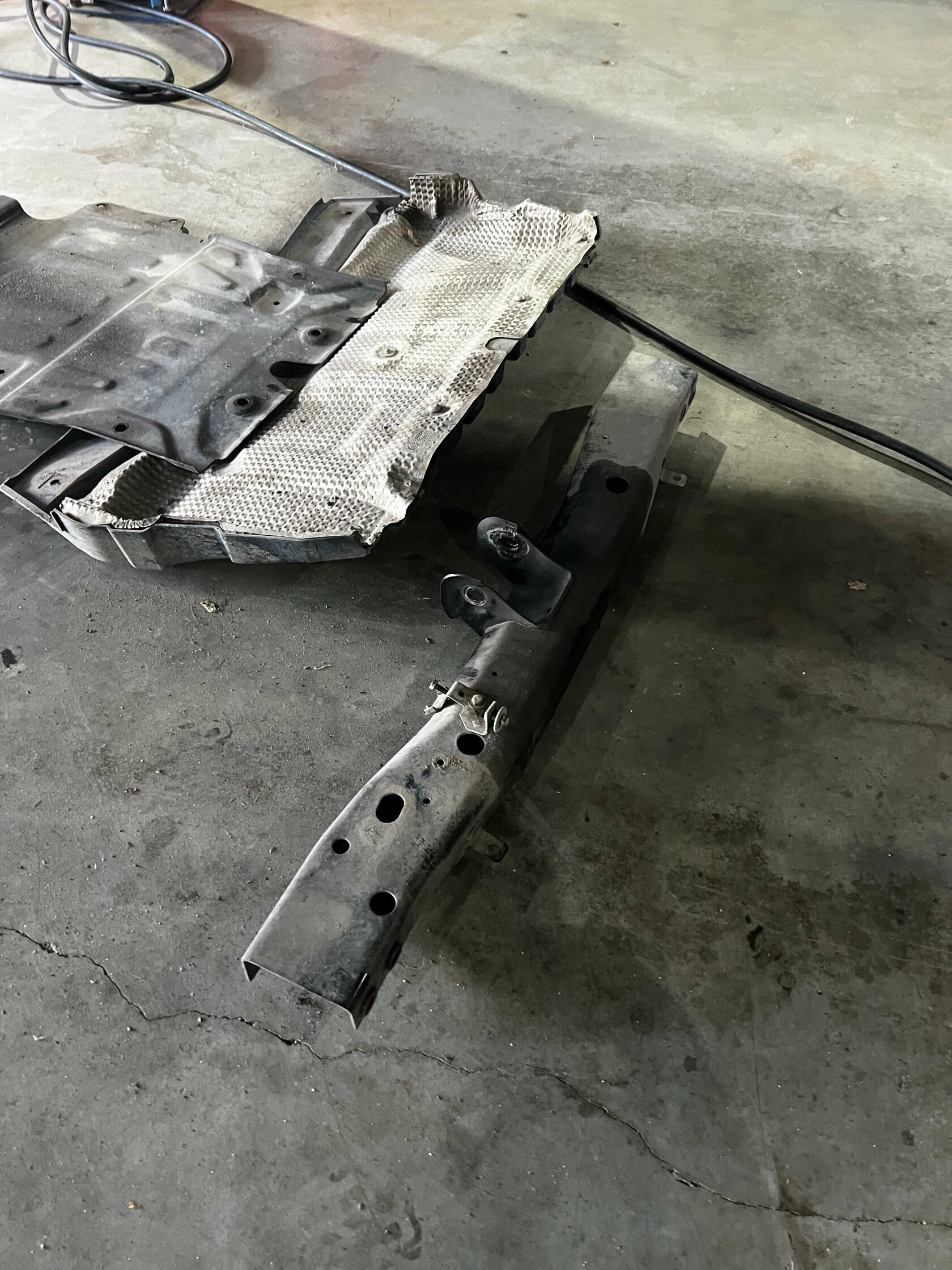 Демонтаж траверсы Land Rover