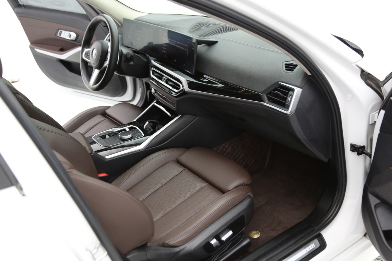 BMW 3 Series 320Li (Long)