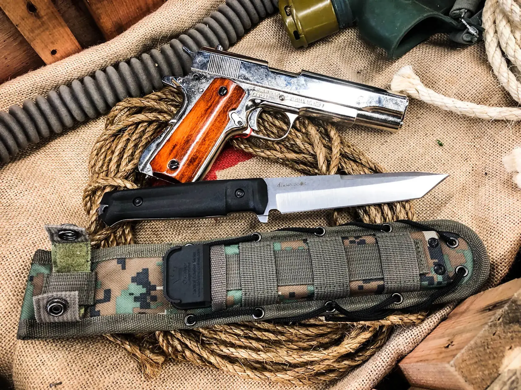 Aggressor knife and sheath arranged with field equipment