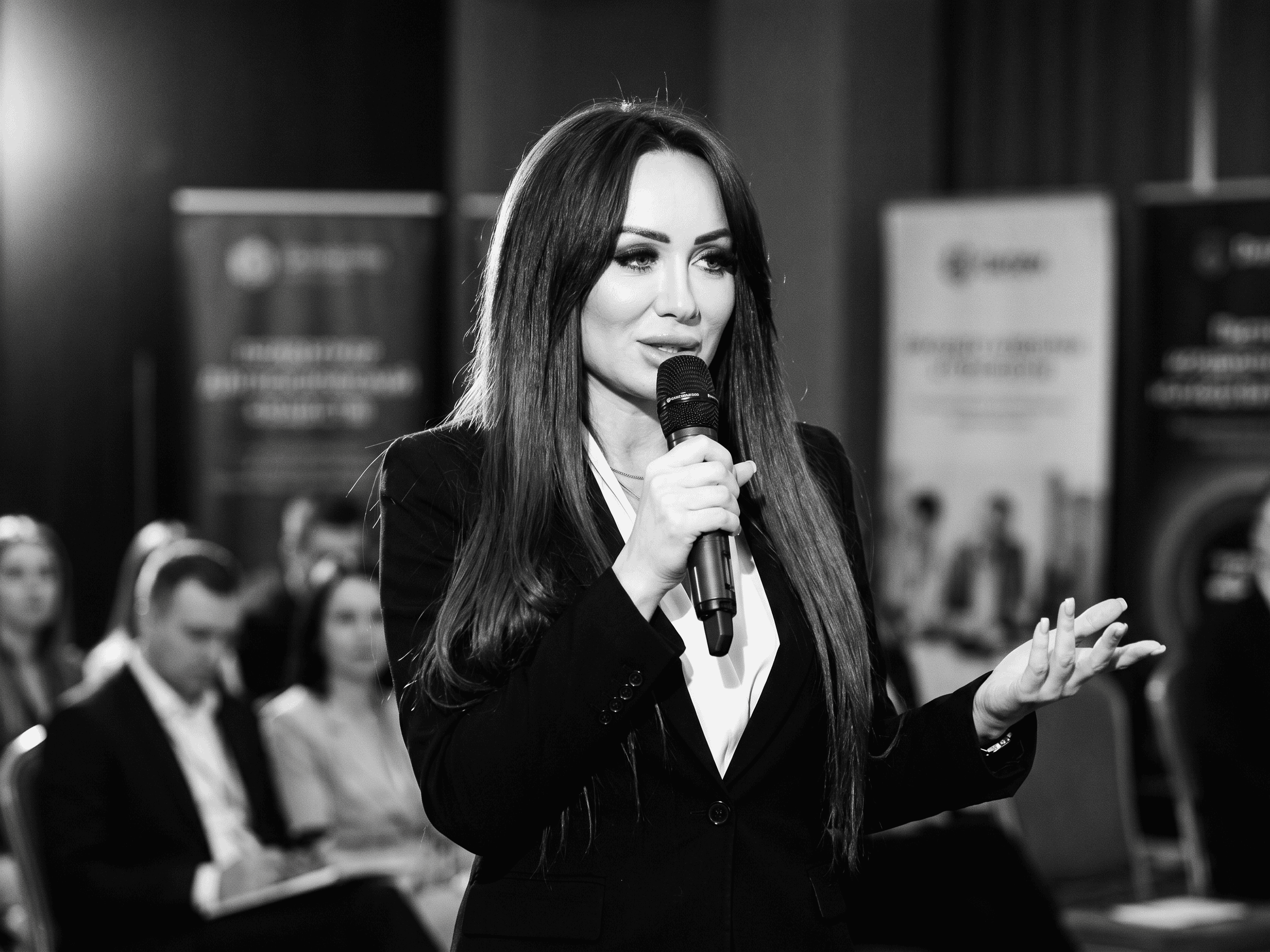 Анастасия выступает