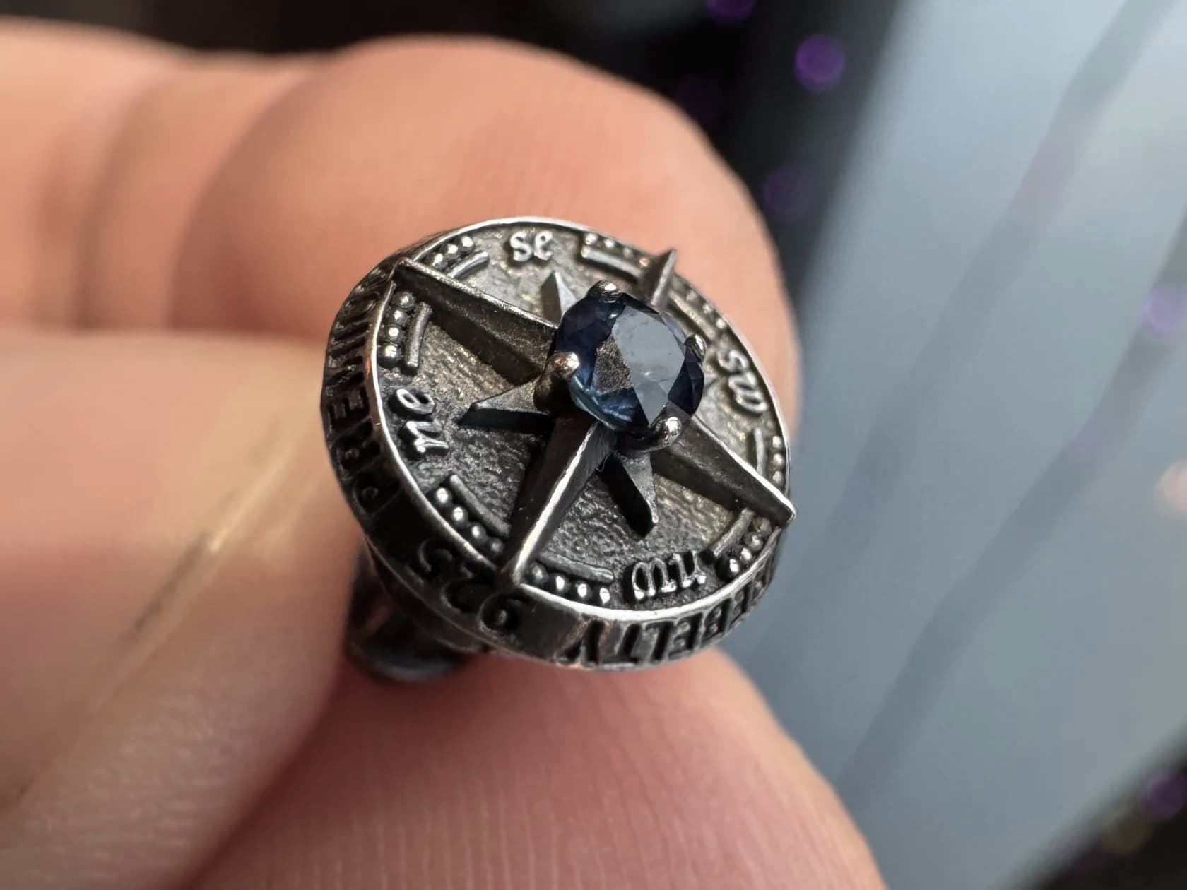 Моносерьга с черным камнем