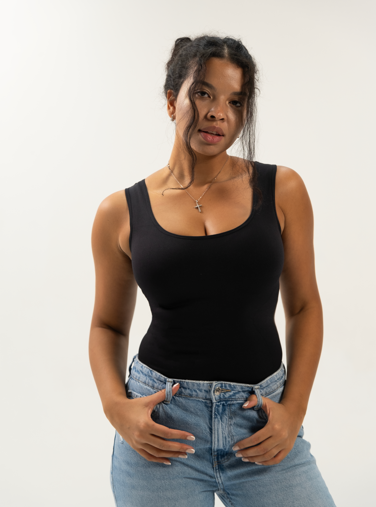 Утягивающая майка на⦁широких бретелях «NowaModel»