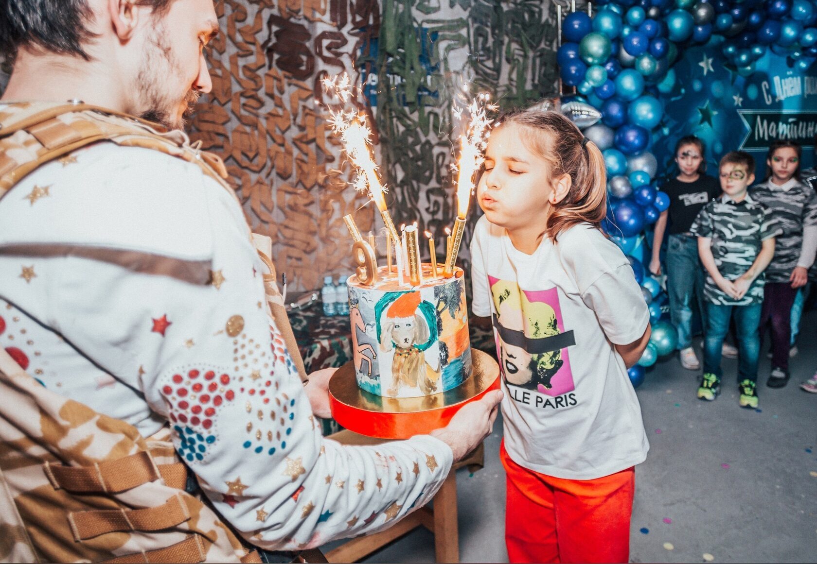 Kids birthday party with cake and entertainment in Dubai