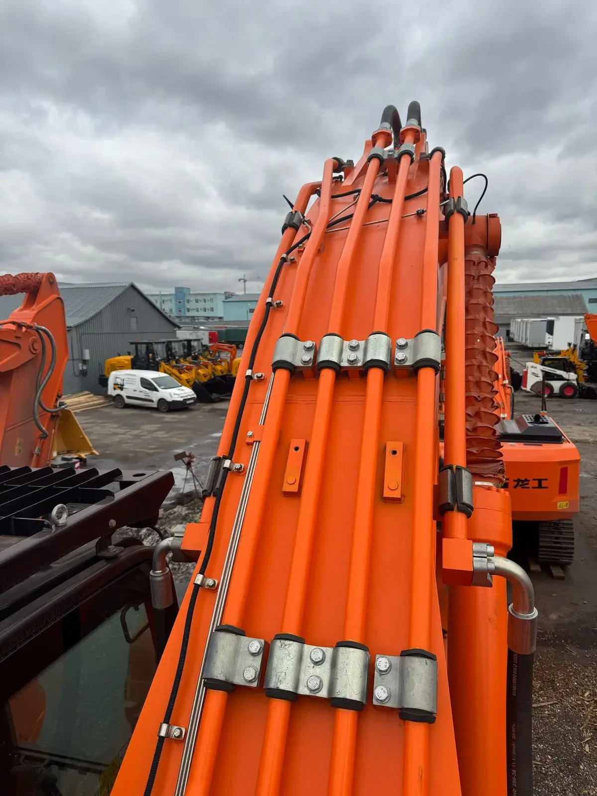 Гусеничный экскаватор LONKING CDM 6550