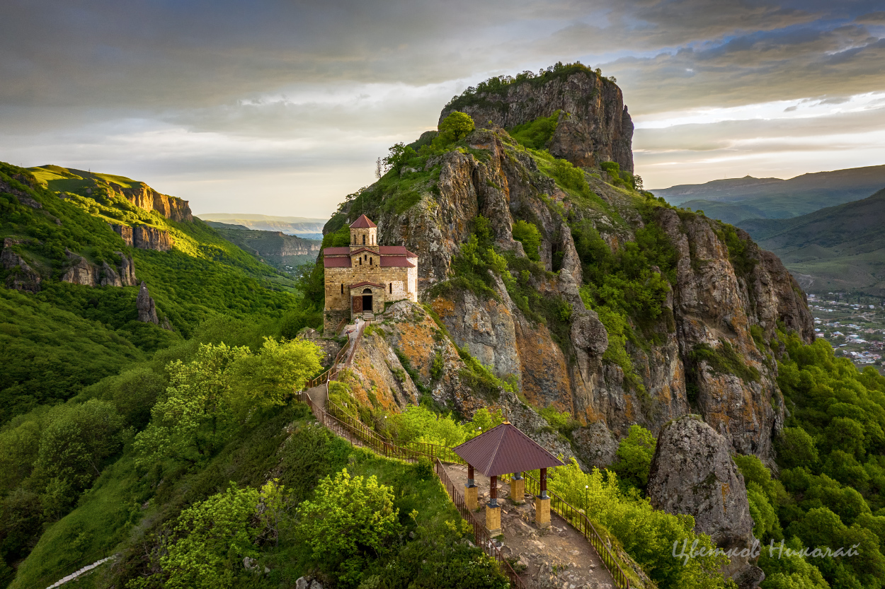 Храм в горах