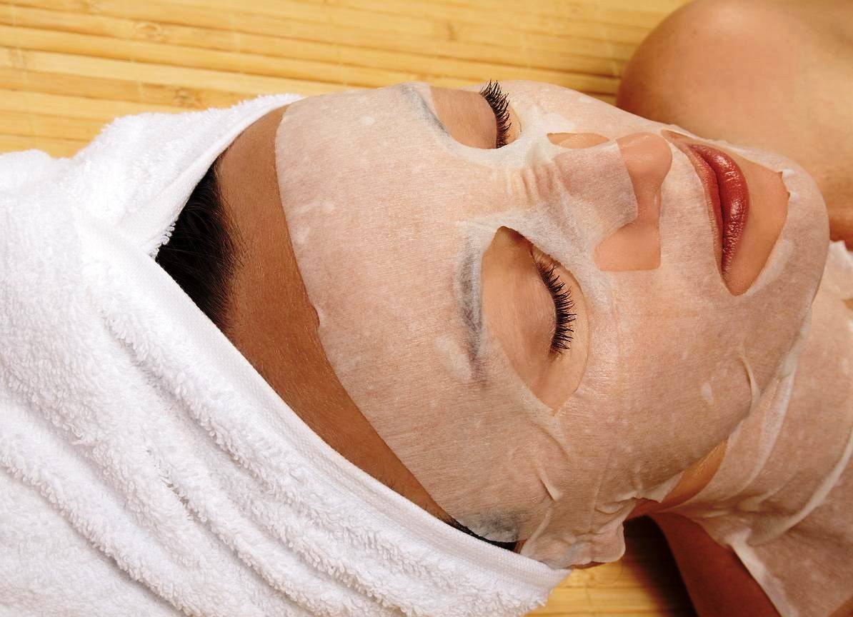 Sleeping face mask. Маска для лица. Тканевые маски для лица. Матерчатые маски для лица. Девушка с тканевой маской на лице.